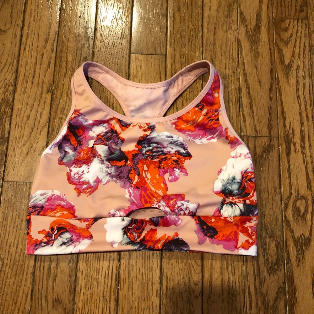 NWOT VS Sport Keyhole Sports Bra